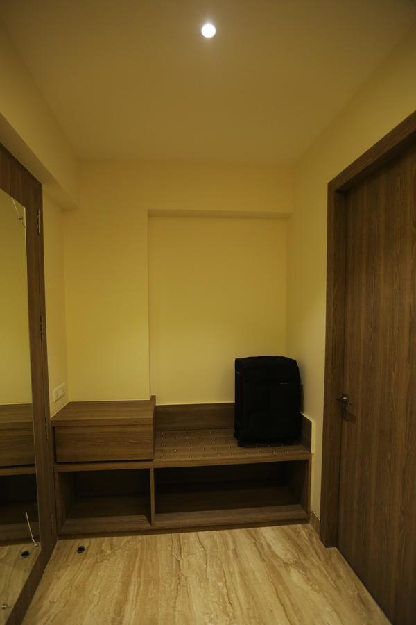 Lakeview Service Apartments Calcutta Buitenkant foto