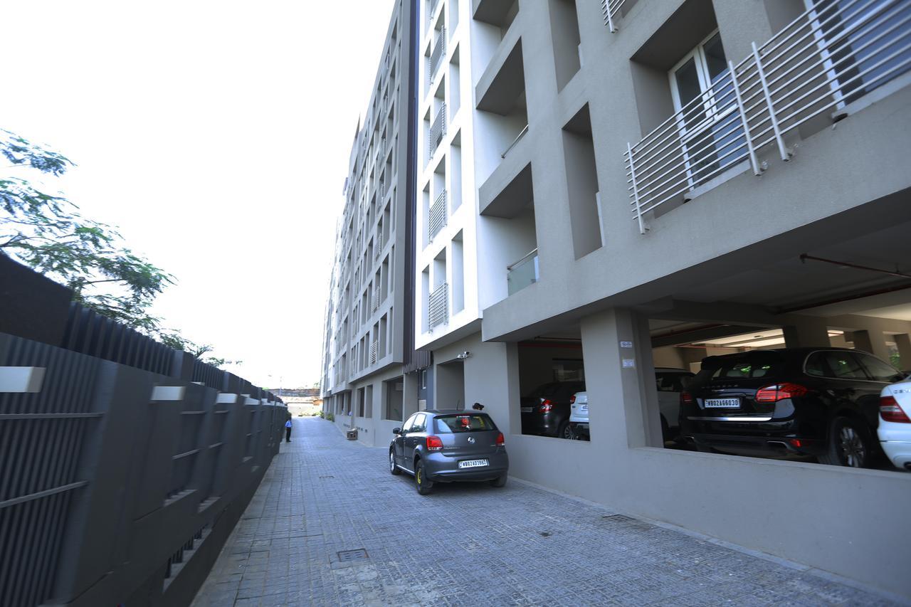 Lakeview Service Apartments Calcutta Buitenkant foto